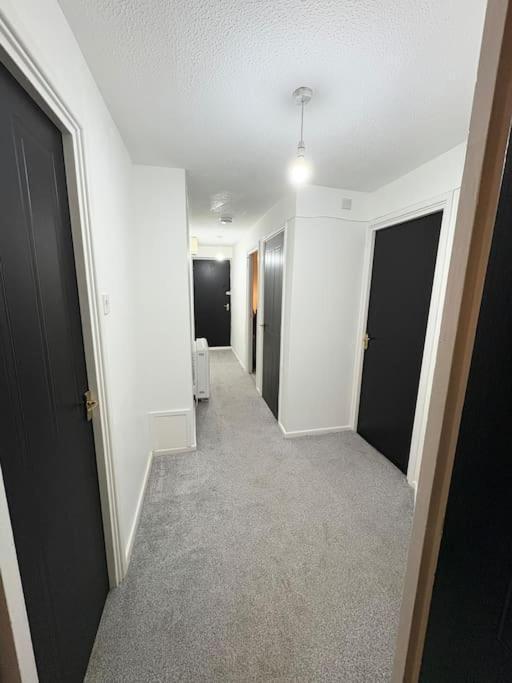 Apartment Two Bed Spacious Apartment, Location, Free Parking And Wifi *