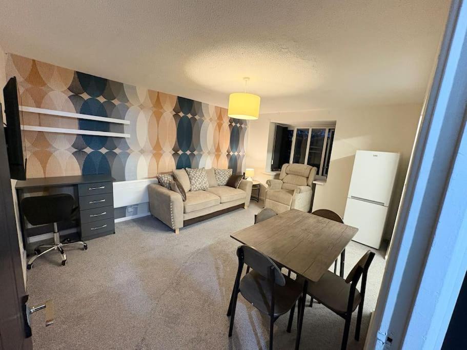 Apartment Two Bed Spacious Apartment, Location, Free Parking And Wifi Birmingham